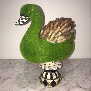 BNWT Swan Topiary faux green moss hand painted finial